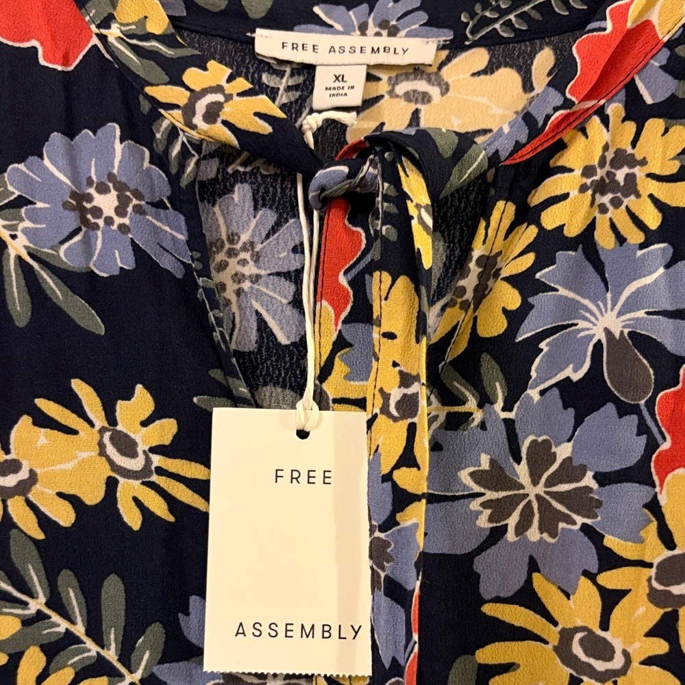 Free Assembly Floral Navy Dress with Red and Yellow Accents NWT Size Xl - Picture 2 of 10
